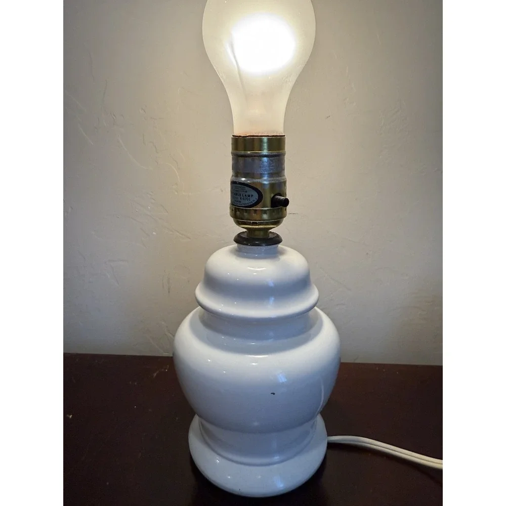 VTG Ceramic Table Lamp Off-White Small 11